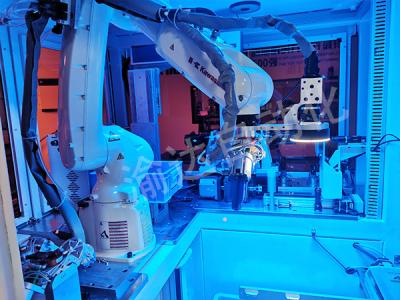 機器人上下料-鐳雕工作站